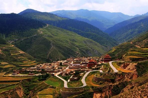 青海,大自然的调色板与历史的印记交汇之地